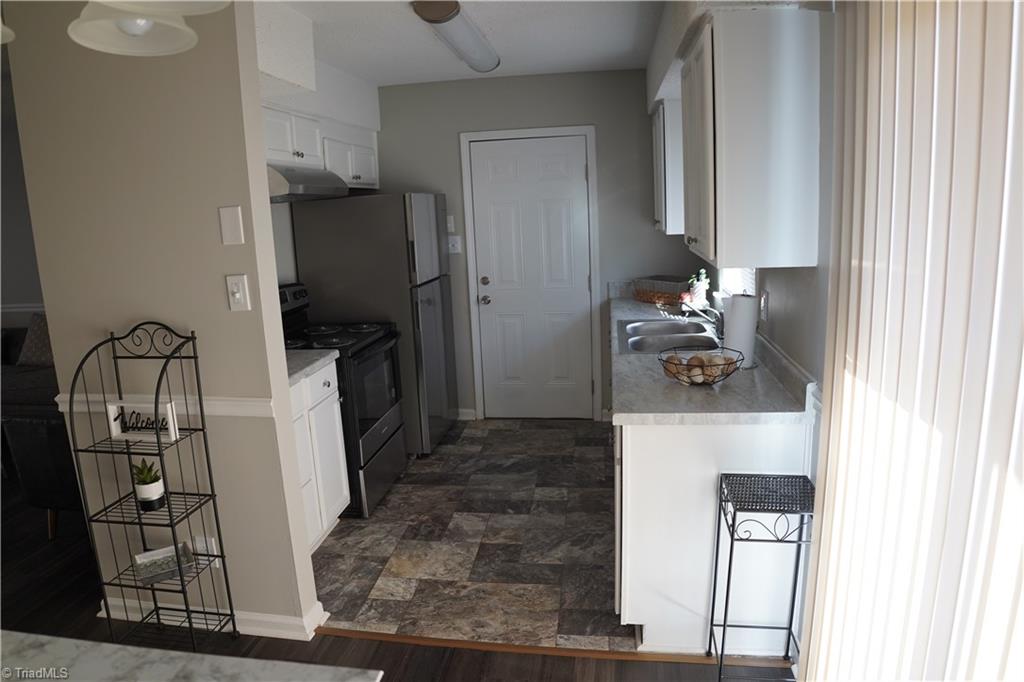 2602 Assembly Road Greensboro, NC 27405 - Photo 17 of 32 Kitchen