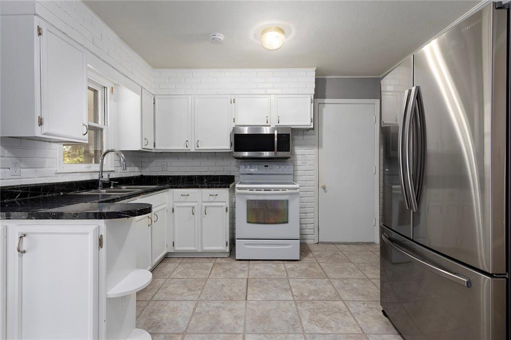 13620 Bennington Avenue Grandview, MO 64030 - Photo 8 of 25