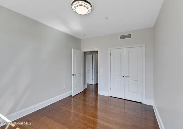 $2,600 | 25 Lawrence Street, Unit 3B, Saratoga Springs, NY 12866