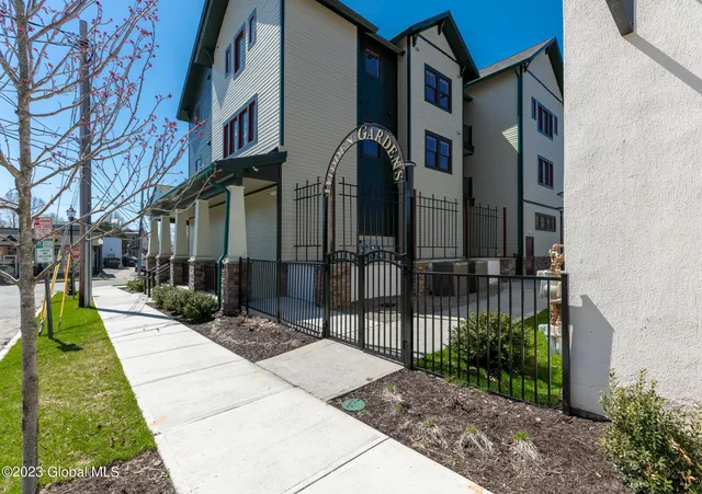 $2,600 | 25 Lawrence Street, Unit 3B, Saratoga Springs, NY 12866