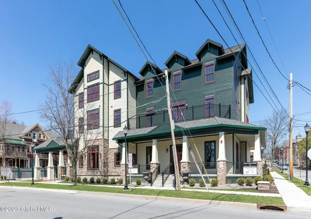 $2,600 | 25 Lawrence Street, Unit 3B, Saratoga Springs, NY 12866