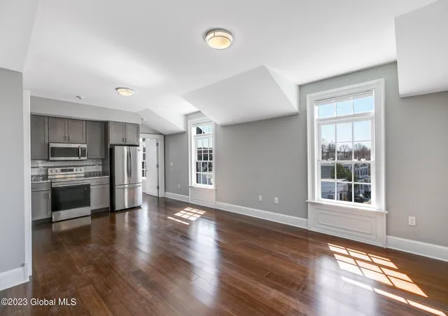 $2,600 | 25 Lawrence Street, Unit 3B, Saratoga Springs, NY 12866