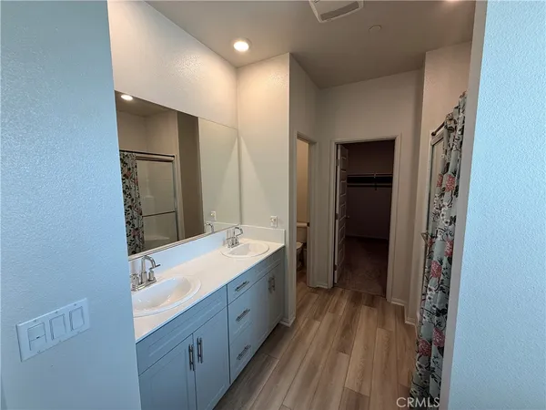 a close view of sink
