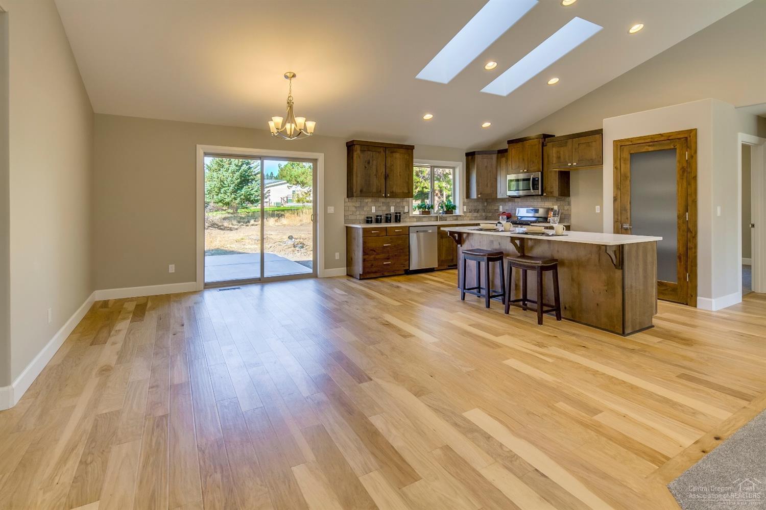 19215 Shoshone Road Bend, OR 97702 - Photo 9 of 25 Gallery Image 9
