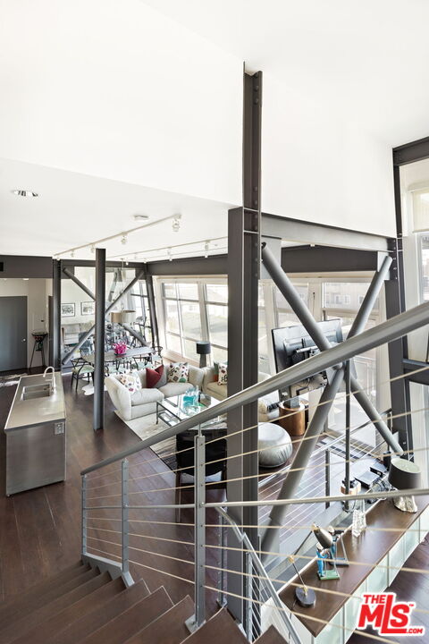 1513 9th Street, Unit 3 Santa Monica, CA 90401 - Photo 12 of 29 a outdoor space with lots of sitting space