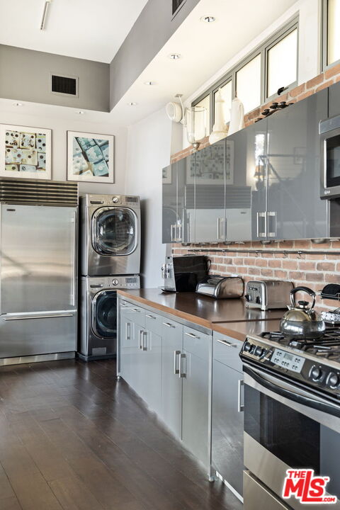 1513 9th Street, Unit 3 Santa Monica, CA 90401 - Photo 9 of 29 a kitchen with stainless steel appliances granite countertop a stove and a sink