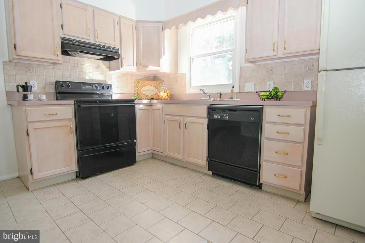 3 Ashmere Road Owings Mills, MD 21117 - Photo 8 of 25 Kitchen