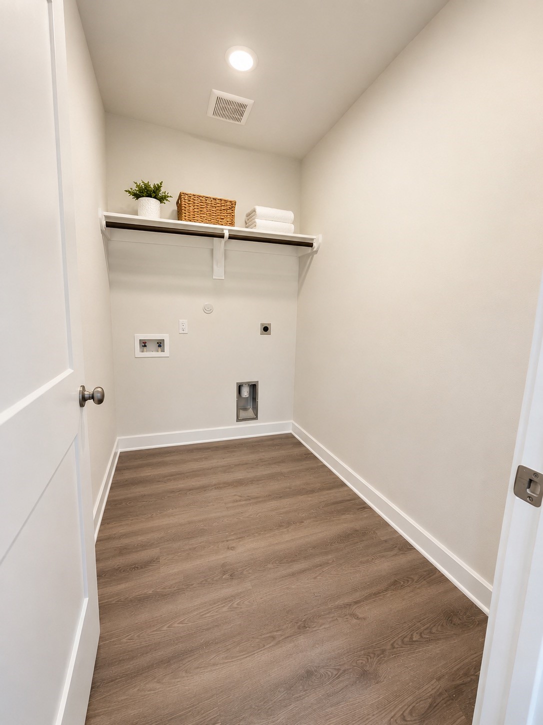14125 Lost Ml Road Conroe, TX 77303 - Photo 5 of 7 Laundry Room