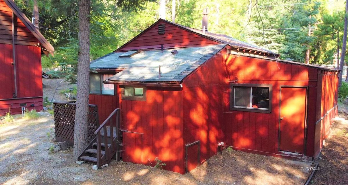 25125 Lodge Road Idyllwild, CA 92549 - Photo 24 of 26 a view of a backyard