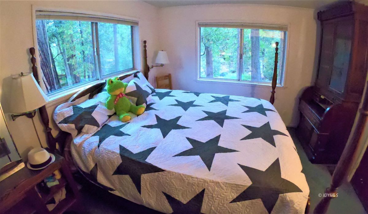 25125 Lodge Road Idyllwild, CA 92549 - Photo 9 of 26 a bedroom with a bed and a window