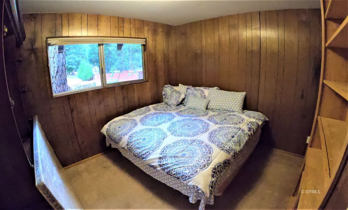 25125 Lodge Road Idyllwild, CA 92549 - Photo 10 of 26 a bedroom with a bed and window