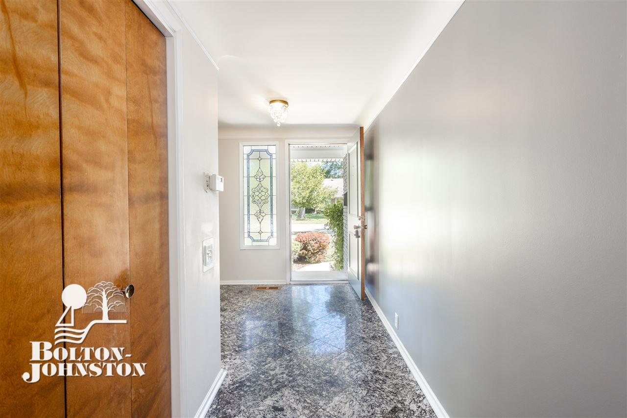 477 Cook Road Grosse Pointe, MI 48236 - Photo 9 of 59 50003003-8.JPG
