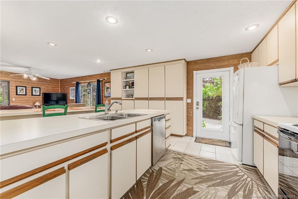 615 Southwest Rustic Circle Stuart, FL 34997 - Photo 12 of 19 Gallery Image 12