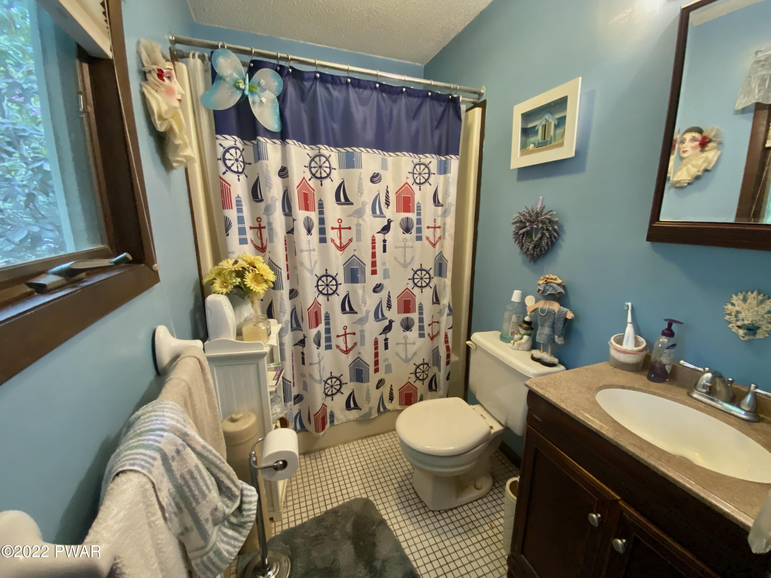 264 Mozzette Road Canadensis, PA 18325 - Photo 19 of 40 Master Bathroom