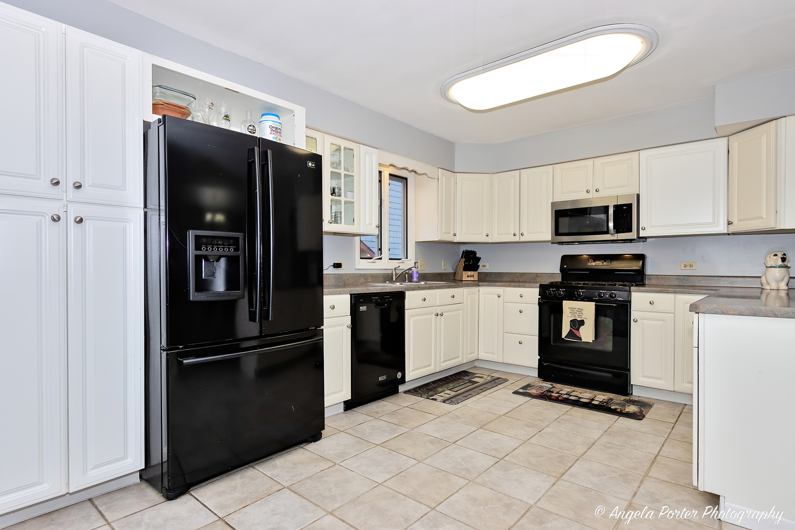 238 Harding Street Grayslake, IL 60030 - Photo 10 of 21 a kitchen with a refrigerator stove and microwave