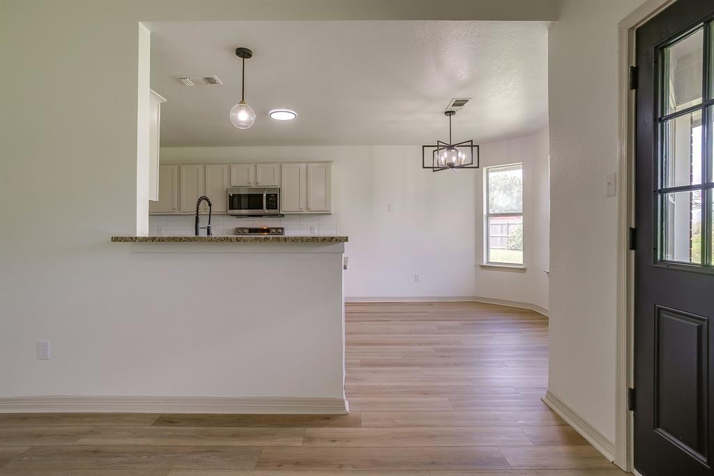 102 Meadow Ridge Avenue Venus, TX 76084 - Photo 9 of 40