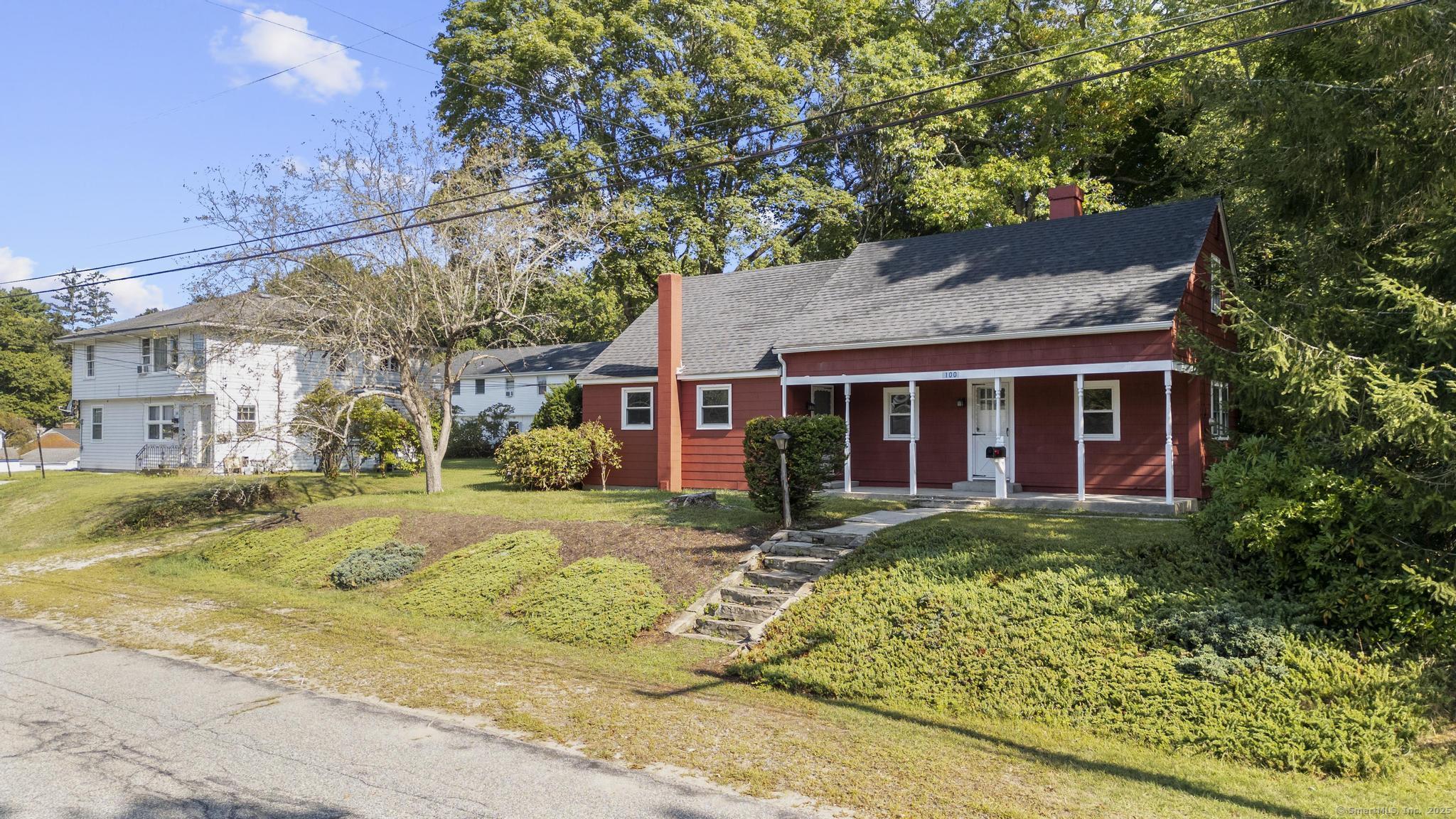 a view of a house with a yard