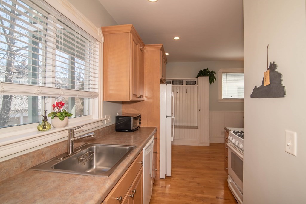 27 Shaw Road Swampscott, MA 01907 - Photo 16 of 37 Gallery Image 16