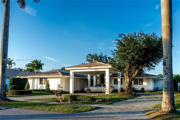 $2,450,000 | 15761 Turnberry Drive, Miami Lakes, FL 33014