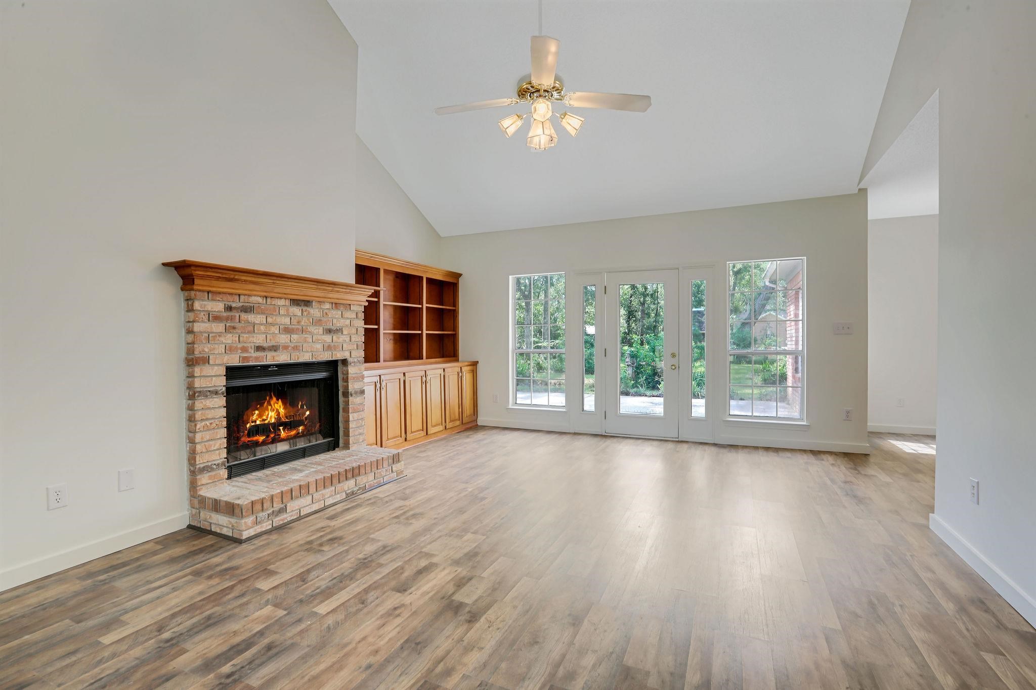 7239 Franklin Road Foley, AL 36535 - Photo 2 of 28 Living Room