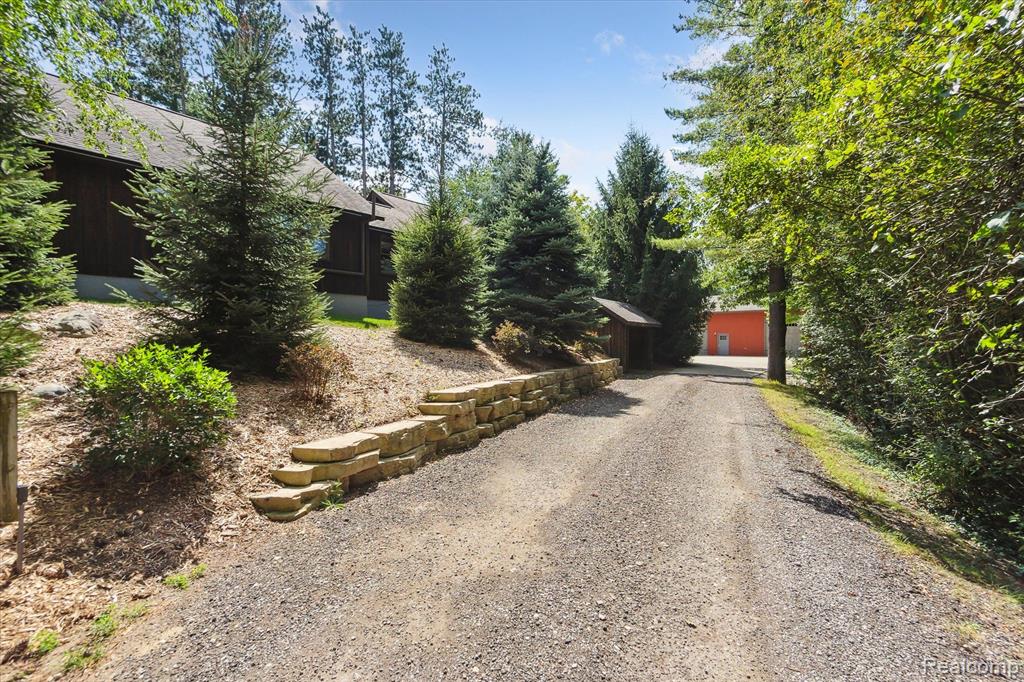 9126 Bennett Lake Road Fenton, MI 48430 - Photo 44 of 64