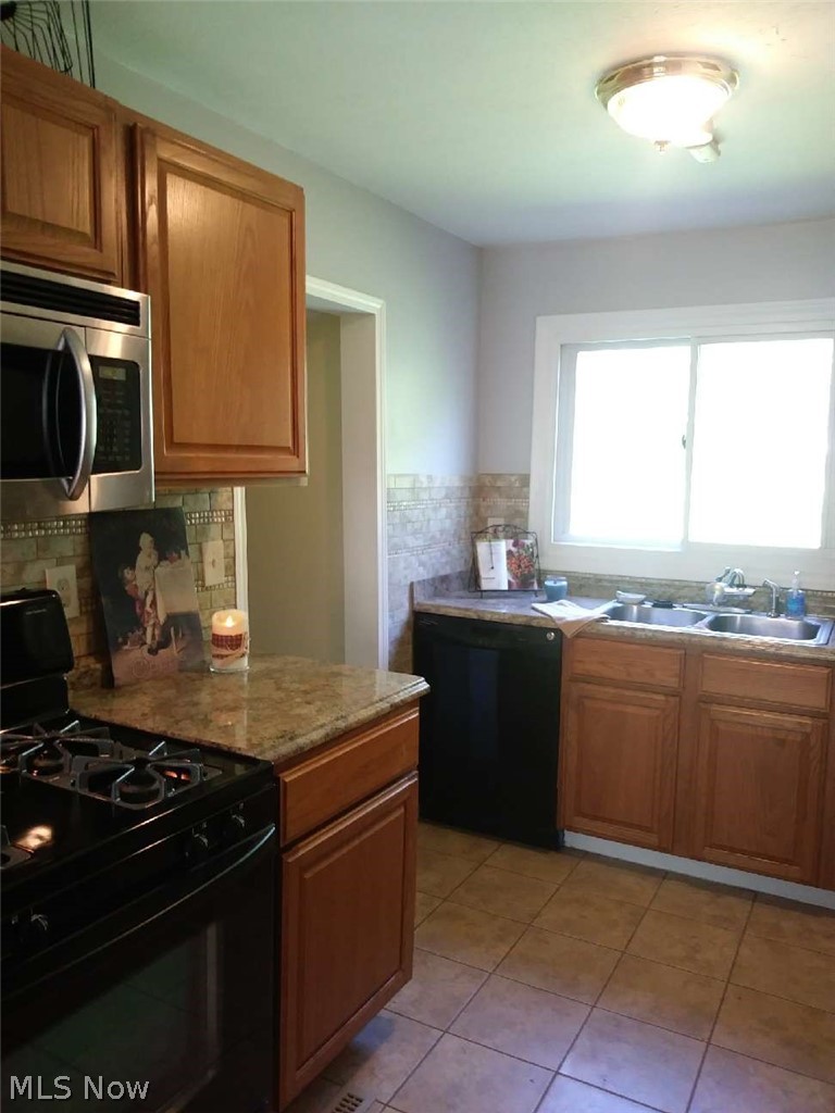 3823 Jaeger Road Lorain, OH 44053 - Photo 5 of 26 Gallery Image 5