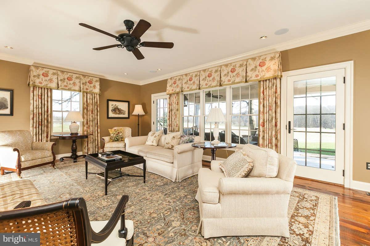 3717 Butler Road Glyndon, MD 21136 - Photo 5 of 30 Living Room
