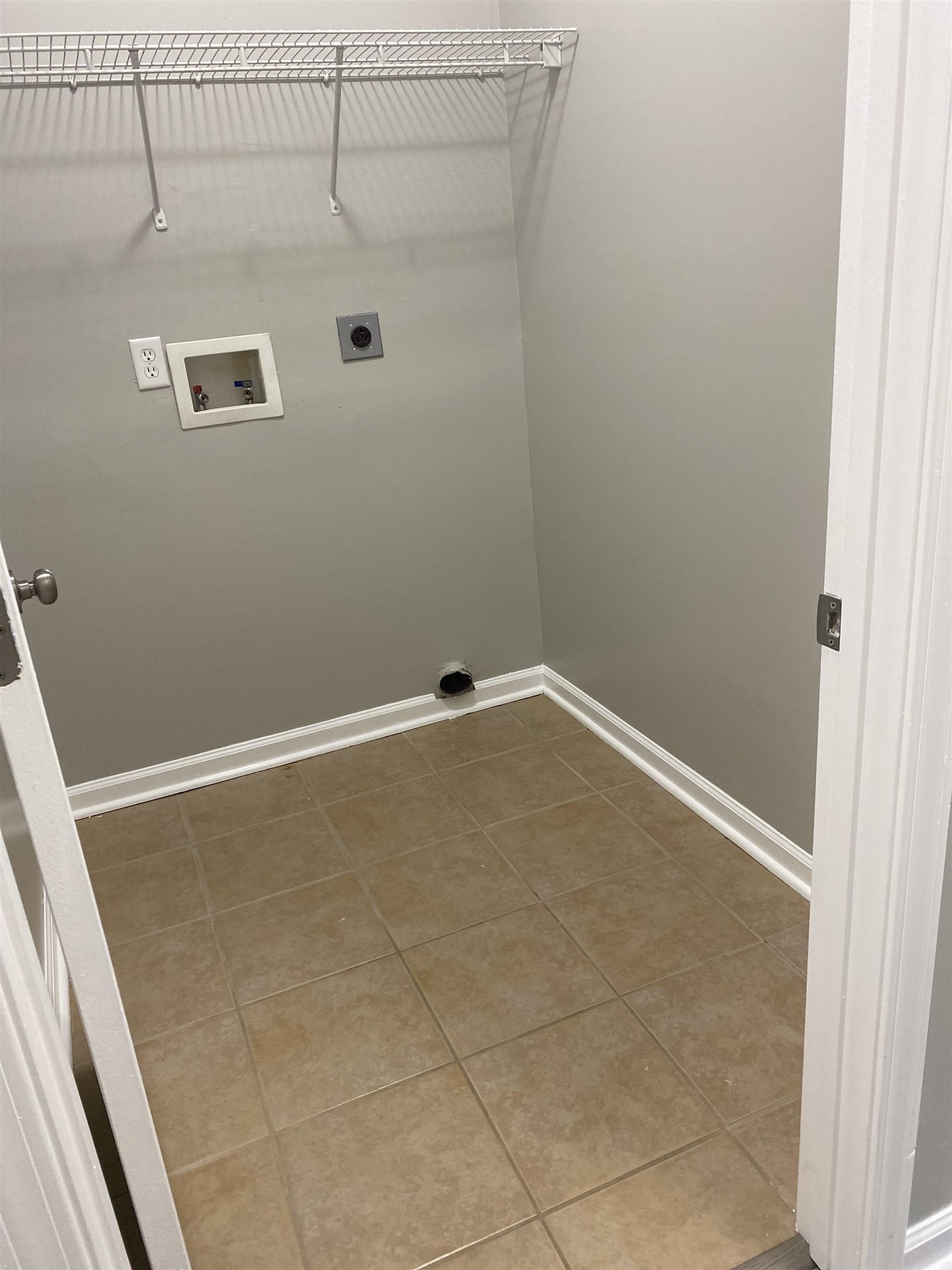 3872 Emerille Drive Foley, AL 36535 - Photo 7 of 19 laundry room