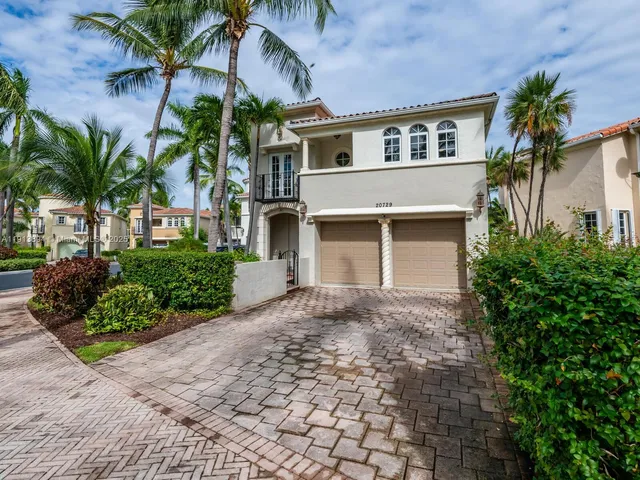 a view of entryway with a front door