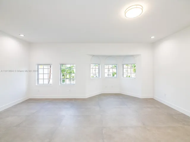 $13,995 | 20729 Northeast 32nd Avenue, Aventura, FL 33180