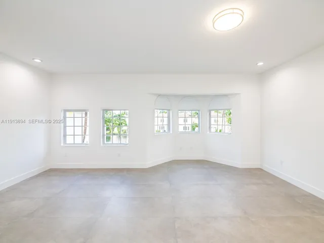 $13,995 | 20729 Northeast 32nd Avenue, Aventura, FL 33180