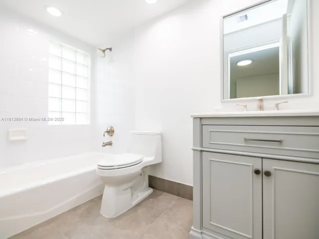 $13,995 | 20729 Northeast 32nd Avenue, Aventura, FL 33180