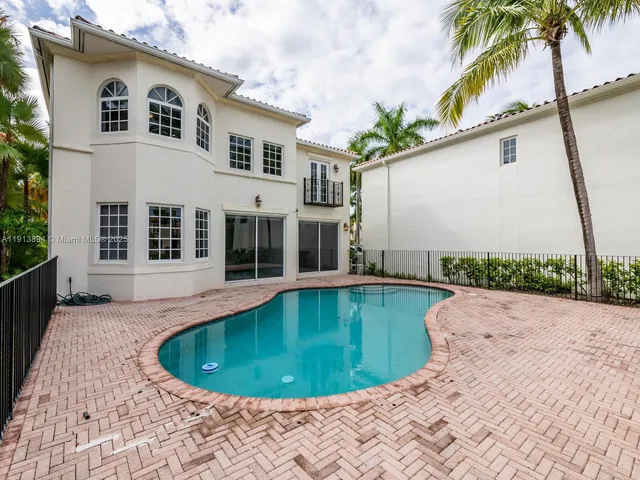 $13,995 | 20729 Northeast 32nd Avenue, Aventura, FL 33180