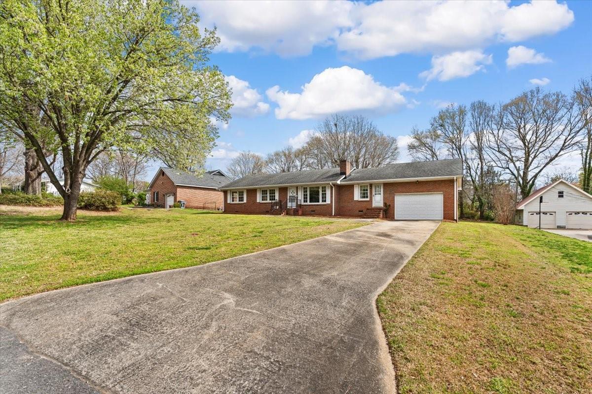 113 Ridge Avenue Clover, SC 29710 - Photo 3 of 41