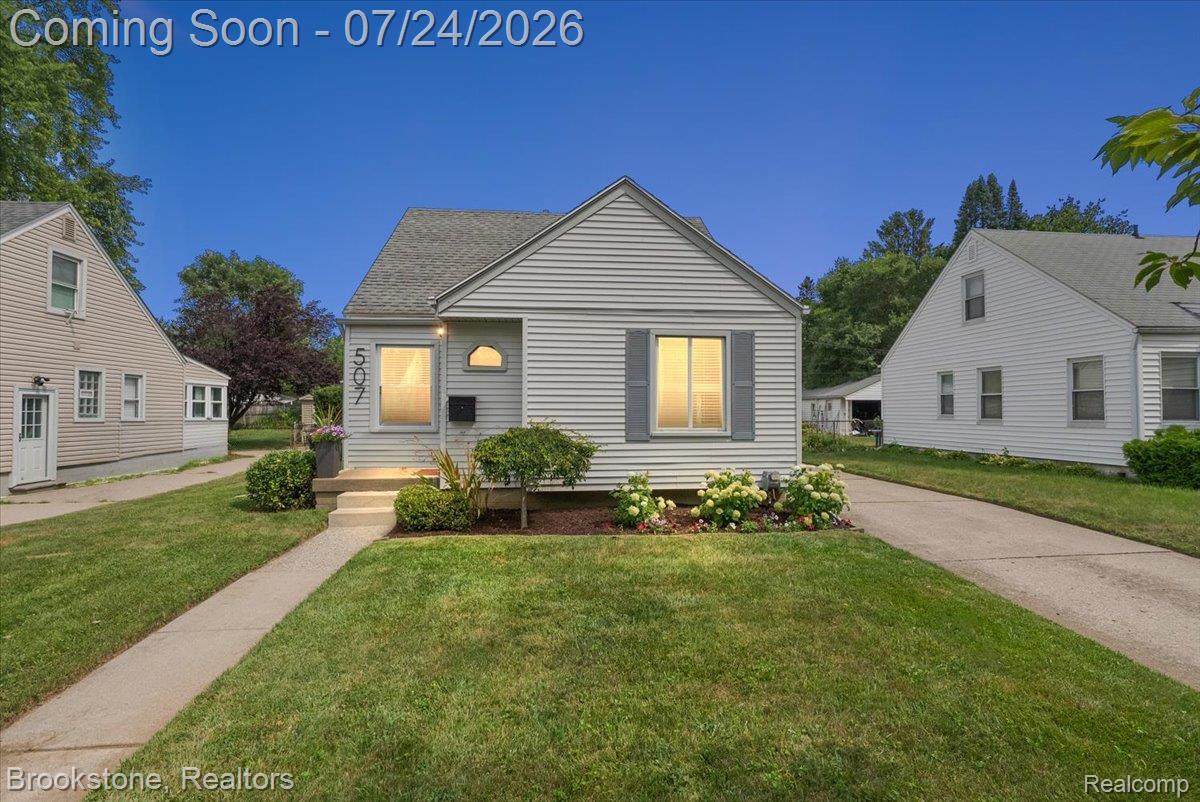 507 Roth Boulevard Clawson, MI 48017 - Photo 1 of 38 Welcome home!