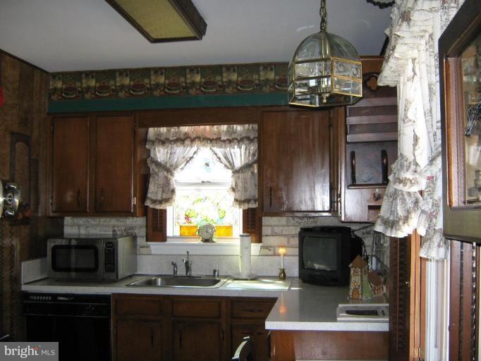 14374 Cape May Road Silver Spring, MD 20904 - Photo 8 of 28 Kitchen