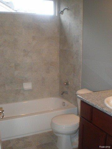 22398 Brantingham Road Macomb, MI 48044 - Photo 26 of 33 24 full bath.jpg