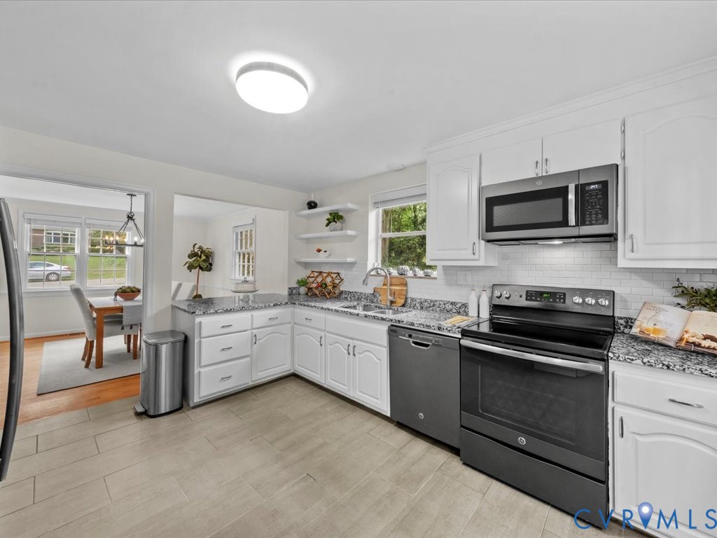 1803 Marroit Road Henrico, VA 23229 - Photo 9 of 34 This bright kitchen showcases granite counters, st