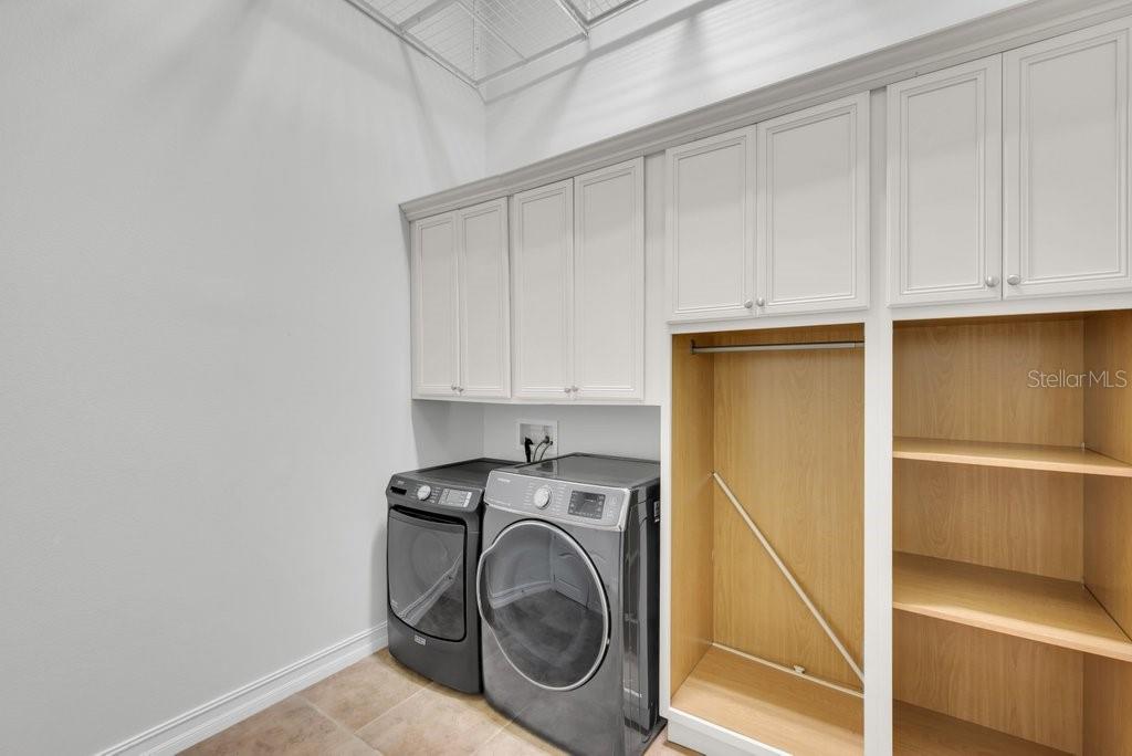 15607 Sunset Run Lane Lithia, FL 33547 - Photo 34 of 54 a utility room with dryer and washer