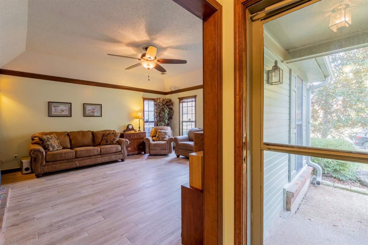 7039 The Ridge Cove Memphis, TN 38125 - Photo 4 of 23 Gallery Image 4
