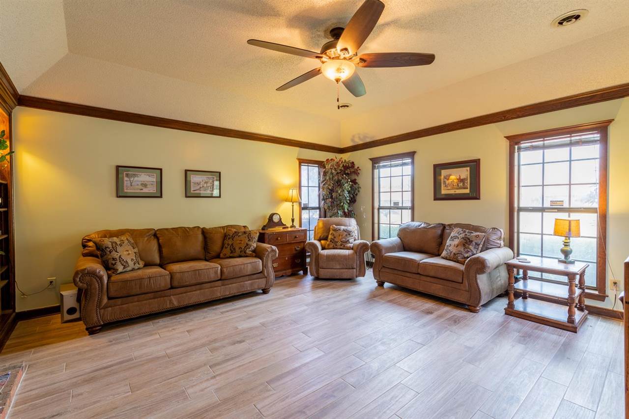 7039 The Ridge Cove Memphis, TN 38125 - Photo 5 of 23 Gallery Image 5