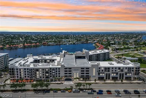 $1,090,000 | 1319 Southeast 38th Street, Cape Coral, FL 33904