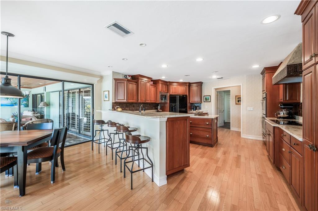 2256 Imperial Golf Course Boulevard Naples, FL 34110 - Photo 11 of 49 Waterfront Breakfast area & breakfast bar