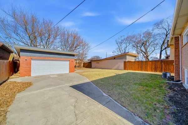 $374,900 | 4024 West 106th Street, Oak Lawn, IL 60453