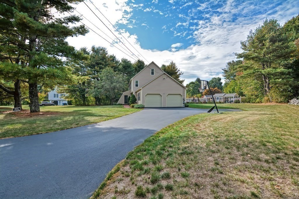 25 Crocker Pond Road Wrentham, MA 02093 - Photo 4 of 35 Gallery Image 4