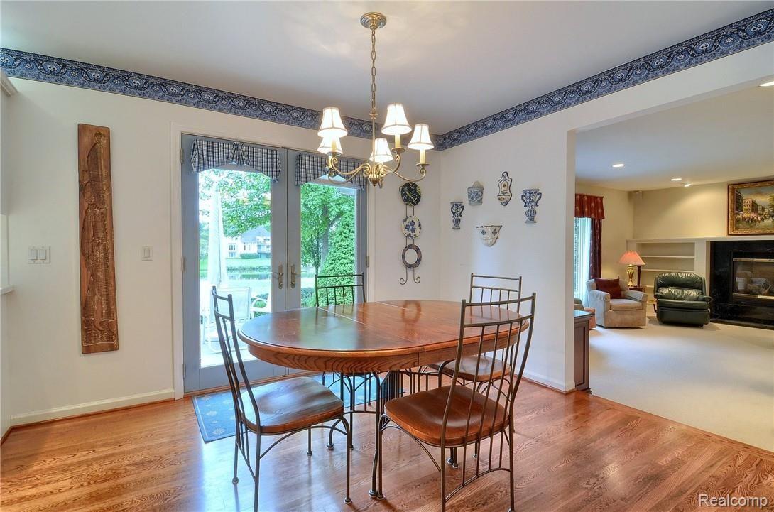 4864 Rivers Edge Drive Troy, MI 48098 - Photo 15 of 39 Breakfast_Nook.jpg