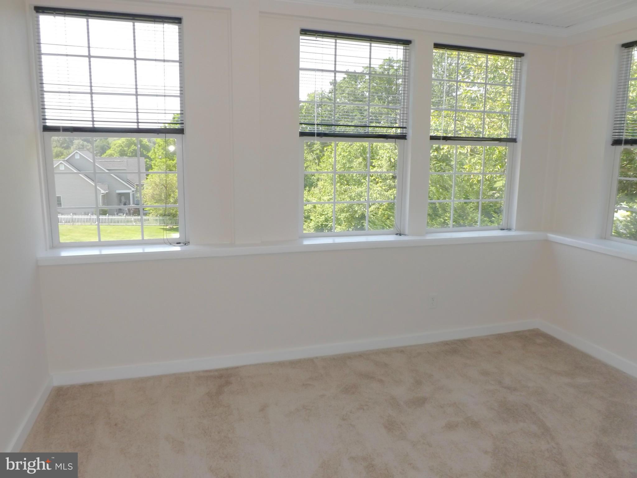 501 Philadelphia Road Joppa, MD 21085 - Photo 14 of 28 Library / Sunroom