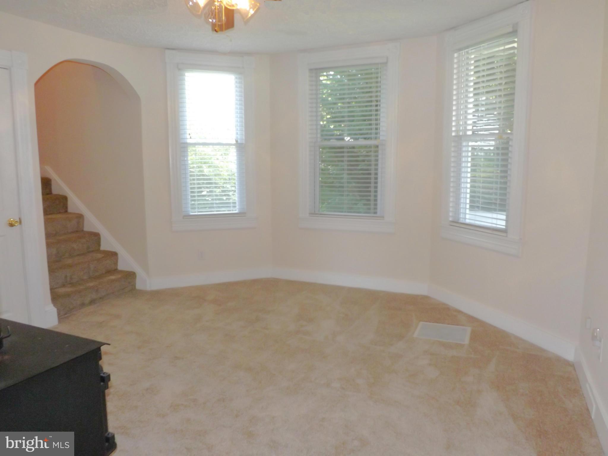 501 Philadelphia Road Joppa, MD 21085 - Photo 3 of 28 Living Room