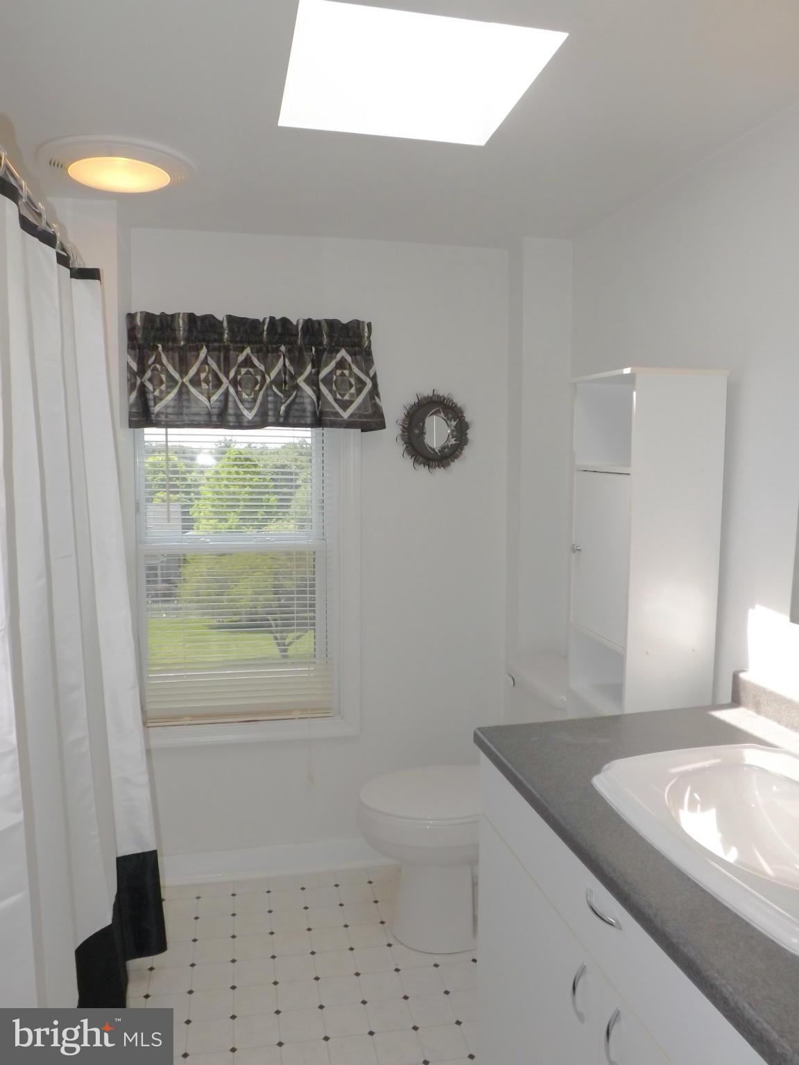 501 Philadelphia Road Joppa, MD 21085 - Photo 22 of 28 Upper level bath