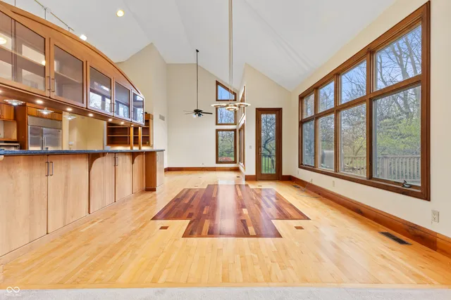 $2,375,000 | 720 East 400th Street North, Anderson, IN 46012